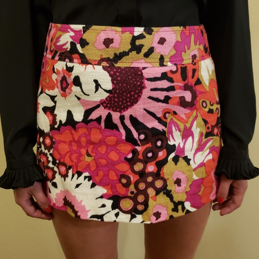 Vintage Dolce & Gabbana mini skirt!
